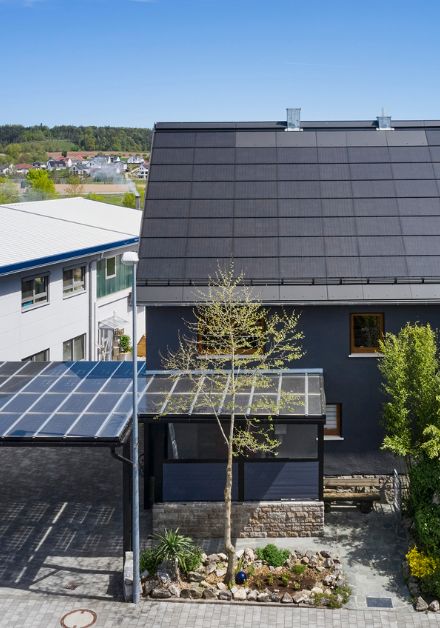 Indach Komplettsanierung macht Einfamilienhaus zum Energieerzeuger